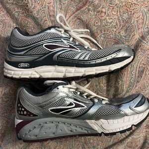 Brooks - Addiction 10th Edition - Size 7.5